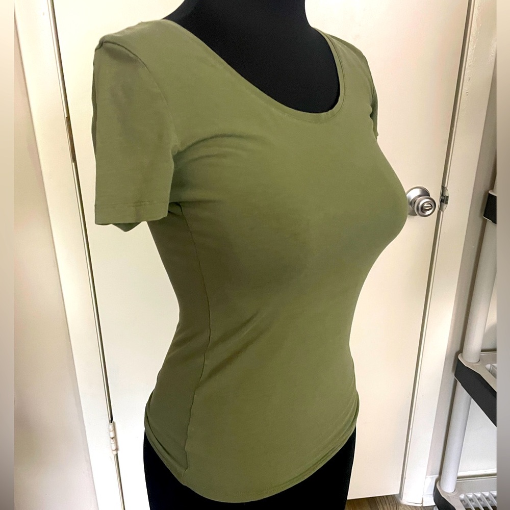 H&M basic green tee